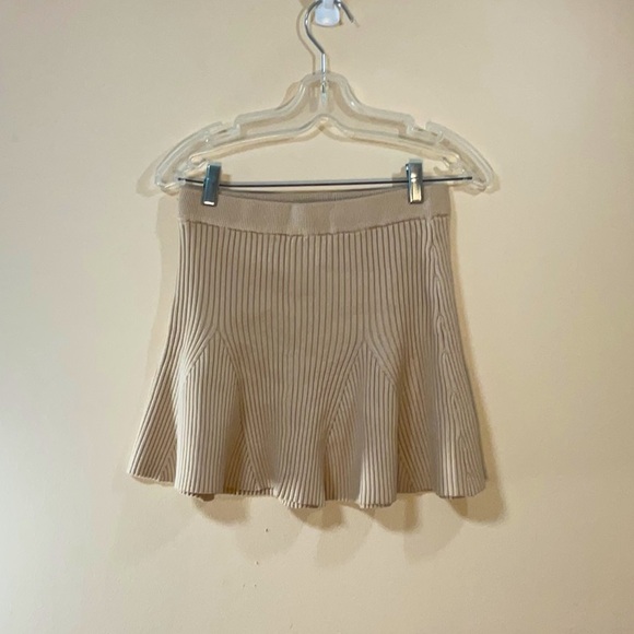 NWT MABLE Sweater Mini Skirt. NEW. - Picture 4 of 11